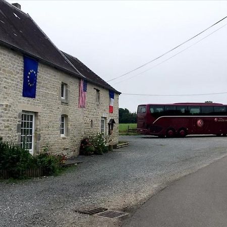 chevrerie de la huberdiere Liesville-sur-Douve Exterior foto