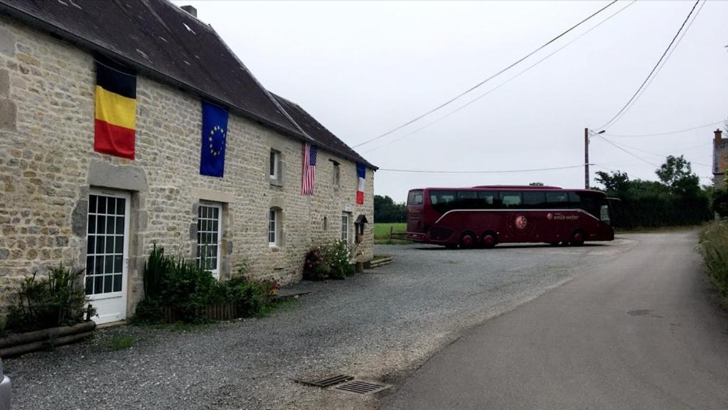 chevrerie de la huberdiere Liesville-sur-Douve Exterior foto